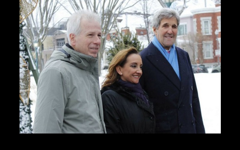 La titular de la Secretaría de Relaciones Exteriores, Claudia Ruiz Massieu, y sus homólogos de Estados Unidos y Canadá, John Kerry y Stéphan Dion, realizaron una caminata por Quebec durante una reunión de trabajo este viernes. Foto Notimex