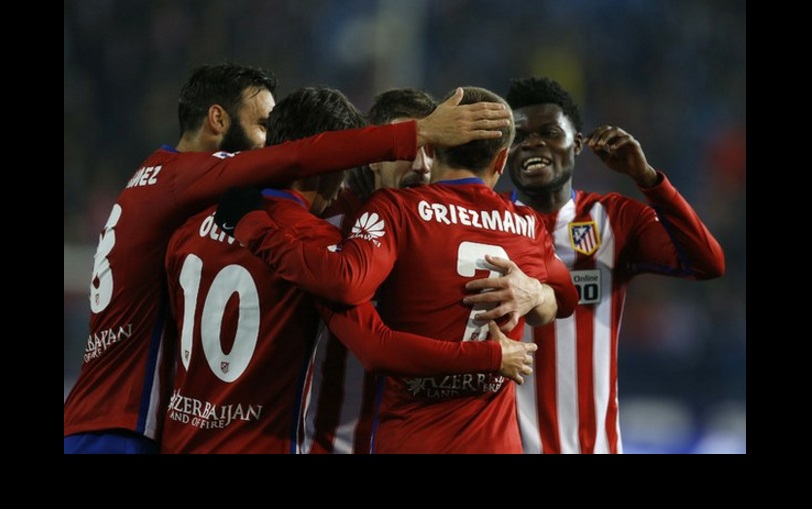 jugadores del Atlético de Madrid celebran el 3-0 a Las Palmas. Foto Ap
