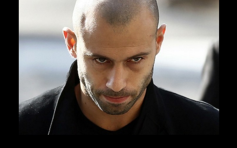 El futbolista argentino Javier Mascherano, del Barcelona, al salir de la Audiencia de Barcelona. Foto Ap