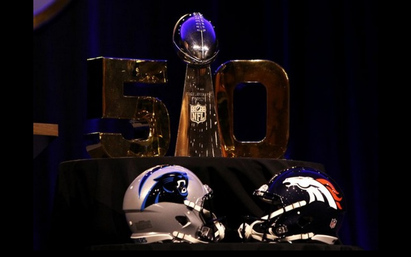 La gran final de la Liga de futbol americano de EU enfrentará este domingo a las Panteras de Carolina con los Broncos de Denver. Foto Afp