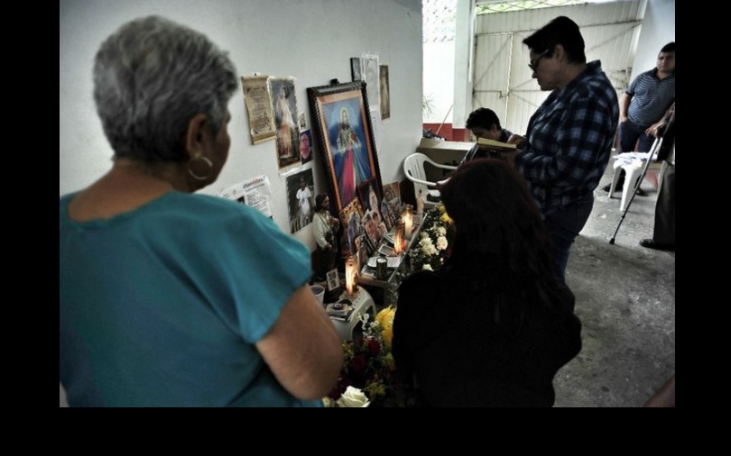 Familiares de los 5 jóvenes desaparecidos en Tierra Blanca, Veracruz, realizaron oraciones por ellos el 04 de febrero de 2016. Foto Cuartoscuro