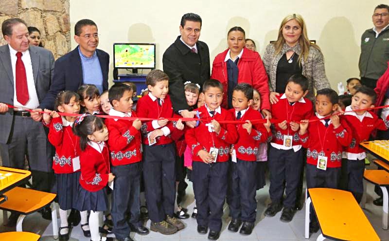 En la capital el gobernador inauguró un laboratorio del programa E-Blocks