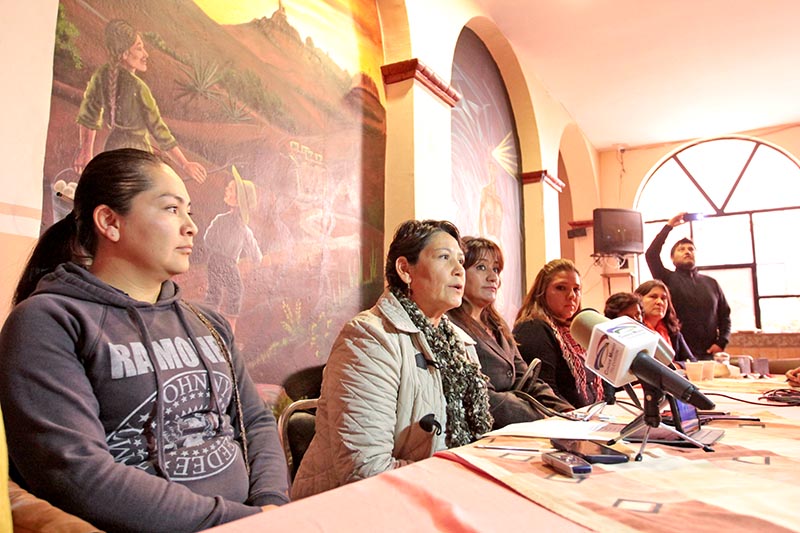 Integrantes del Frente Popular de Lucha de Zacatecas (FPLZ-Udena) y del Consejo Político Estatal del PRD ofrecieron una conferencia de prensa ■ foto: ernesto moreno