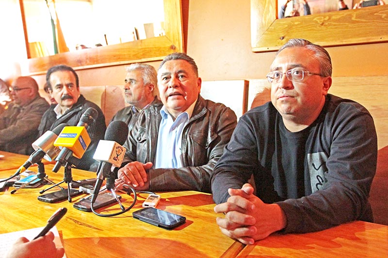 Arturo Ortiz Méndez ofreció una conferencia de prensa. Lo acompañaron Antonio Mejía y José Narro ■ FOTO: ERNESTO MORENO