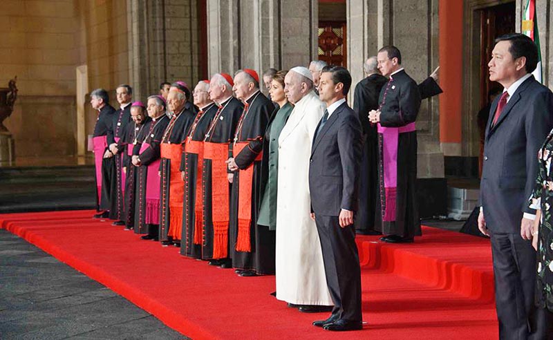 En Palacio Nacional, el Papa Francisco, como jefe del Estado Vaticano, fue recibido por autoridades federales y el alto clero mexicano ■ FOTO: FACEBOOK