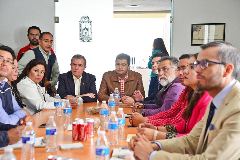 Representantes del IZEA y el alcalde de Guadalupe durante la presentación de la estrategia ■ foto: LA JORNADA ZACATECAS