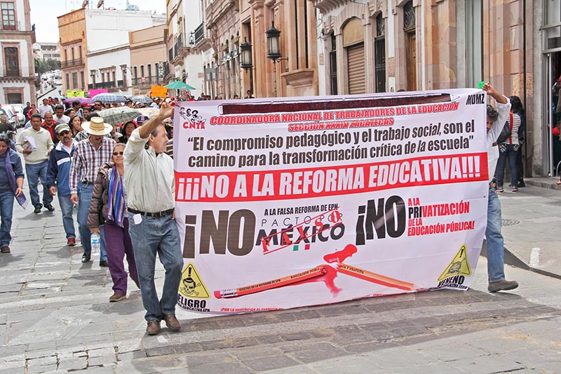 Maestros planean llevar el caso a tribunales internacionales, luego de que la SCJN desechara los amparos promovidos contra la Reforma Educativa ■ foto: la jornada zacatecas