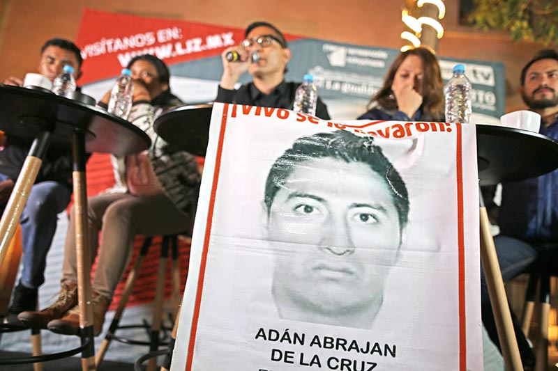 Acompañaron a Tryno Maldonado, Uriel Alonso, estudiante normalista y Erika de la Cruz Pascual, esposa de Adán Abraján de la Cruz, uno de los jóvenes desaparecidos