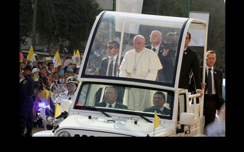 El Papa Francisco a su arribo al Hospital Infantil, la tarde de ayer. Foto María Luisa Severiano