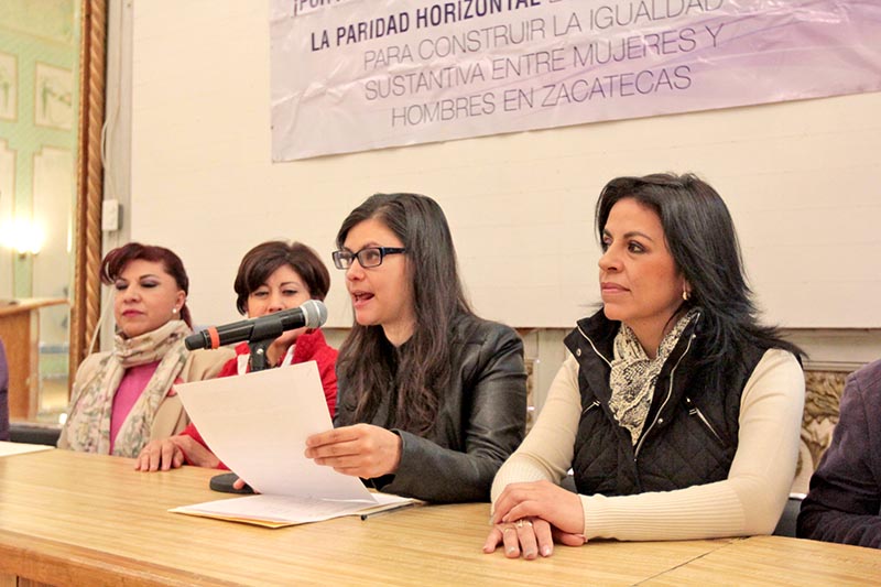 El anuncio de la Red plural de Mujeres en Zacatecas se realizó en el teatro Calderón ■ foto: ernesto moreno