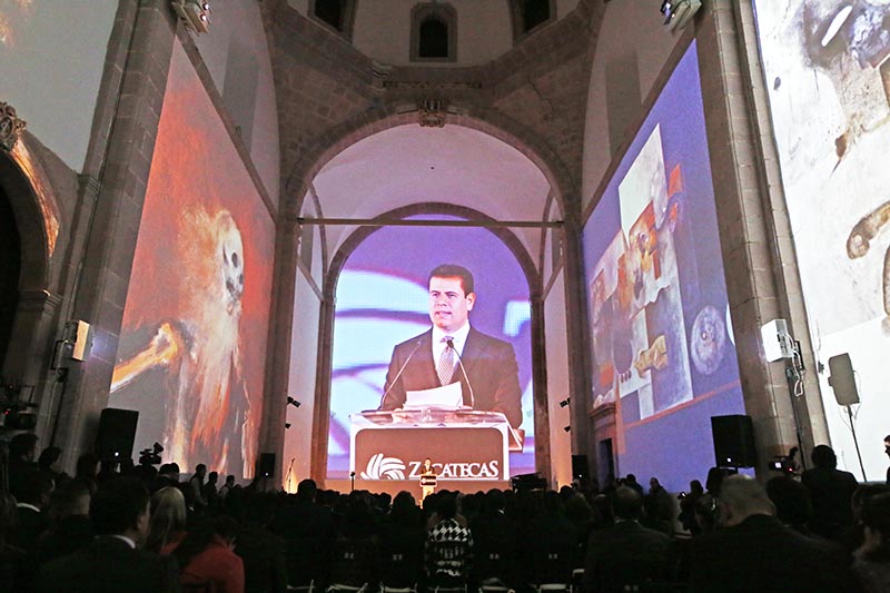 La bóveda del antiguo templo de San Francisco fue el escenario donde el titular del Ejecutivo dio a conocer el programa general de la Edición 30 del Festival Cultural Zacatecas 2016 ■ FOTO: ANDRÉS SÁNCHEZ
