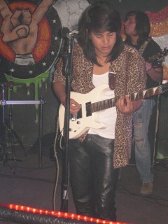 Yael, guitarro de Ángel Nocturno