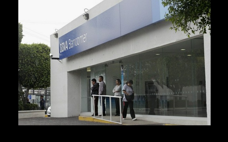 Los bancos del país permanecerán cerrados este jueves y viernes santos. Foto Yazmín Ortega Cortés / Archivo