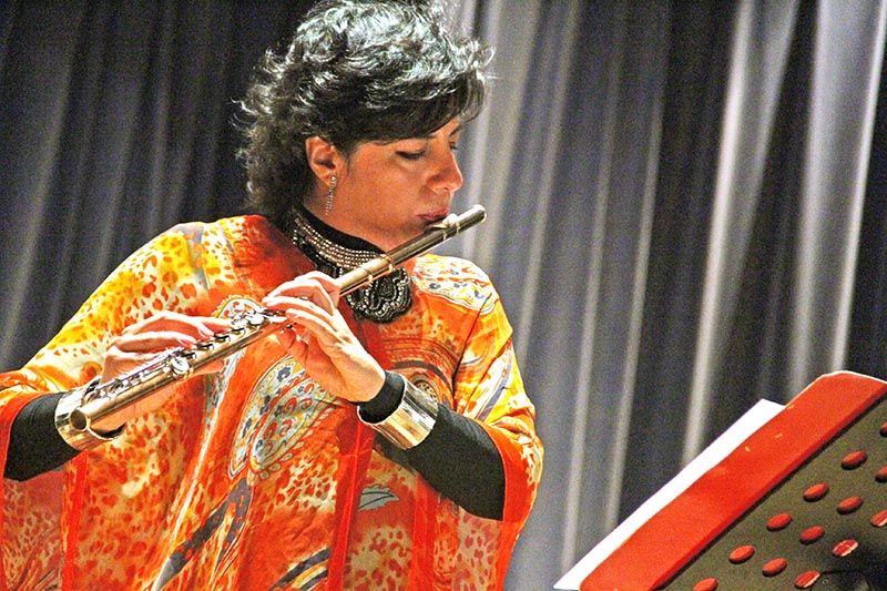 Evangelina Reyes, la flautista, forma parte de la Orquesta Sinfónica Nacional desde 2001 ■ foto: andrés sánchez