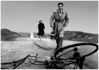 Fotograma de Muerte de un ciclista, dirigida por Juan Antonio Bardem en 1955.