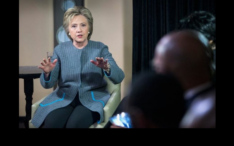 La candidata presidencial demócrata Hillary Clinton durante su reunión con ministros afroamericanos en el hotel Westin Book Cadillac este 5 de marzo. Foto Afp