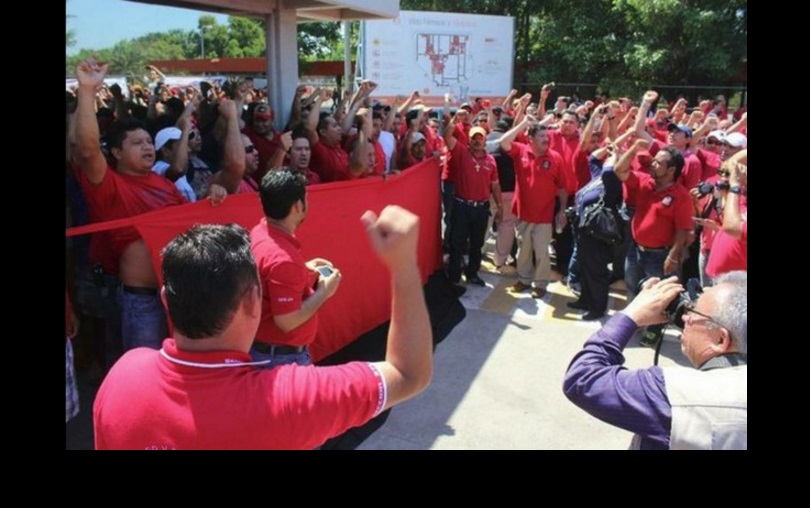 Los mineros acusaron despidos injustificados y violaciones al contrato colectivo de trabajo. Foto Carlos Torres