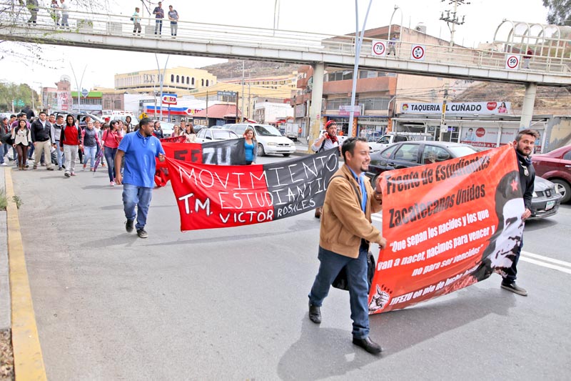 Este martes, estudiantes de varias instituciones de educación superior efectuaron una marcha en la capital del estado, Foto: ANDRÉS SÁNCHEZ