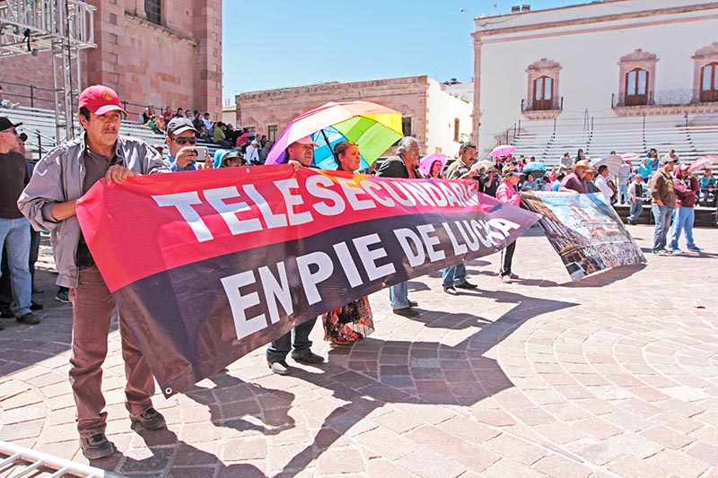 La manifestación que se llevó a cabo ayer en la capital del estado ■ FOTO: ERNESTO MORENO