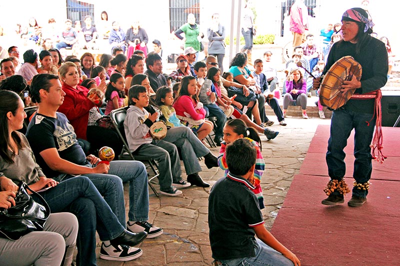 Puesta de escena en la Plaza 450, de la capital zacatecana, espacio dedicado en pasadas ediciones del Festival Cultural para funciones y eventos dirigidos a los niños ■ foto: la jornada zacatecas