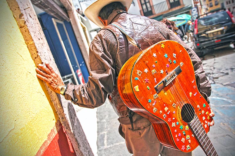 Estampa de la vida en el Centro Histórico de Zacatecas ■ FOTO: ERNESTO MORENO
