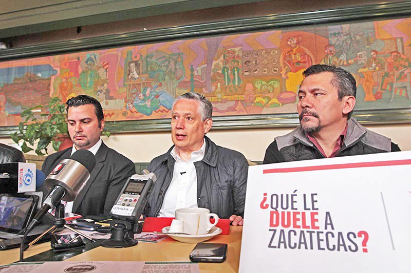 Verver y Vargas (centro), presentó resultados de la consulta ciudadana llamada ¿Qué le duele a Zacatecas? ■ FOTO: ERNESTO MORENO