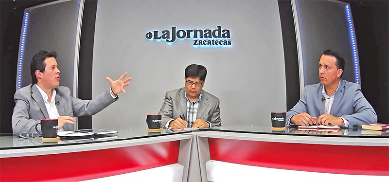 Carlos Eduardo Torres Muñoz, Marco Torres Inguanzo y Raymundo Cárdenas, durante su participación en Synergia, de La Jornada Zacatecas TV ■ FOTOS: MIGUEL ÁNGEL NÚÑEZ