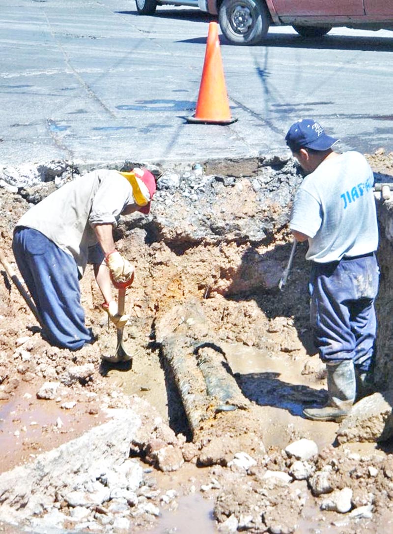 Se rehabilitaron más de 500 metros lineales de agua potable y drenaje sanitario en la avenida Las Águilas de la colonia La Fe ■ foto: la jornada zacatecas