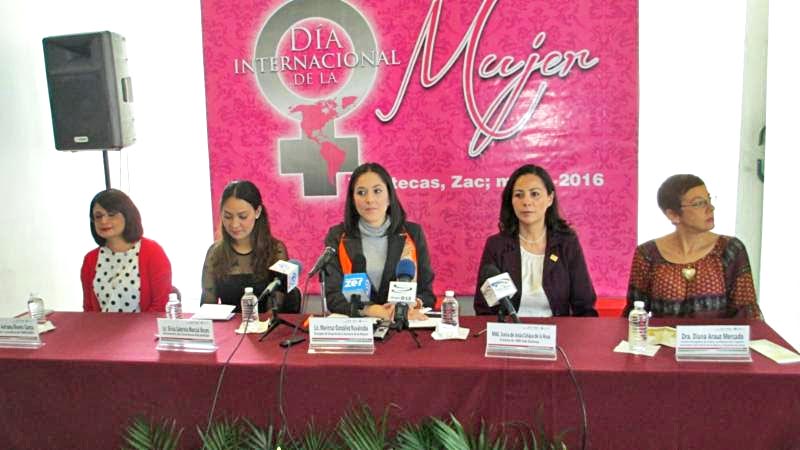 Autoridades de la Secretaría de la Mujer ofrecieron una conferencia de prensa ■ foto: LA JORNADA ZACATECAS