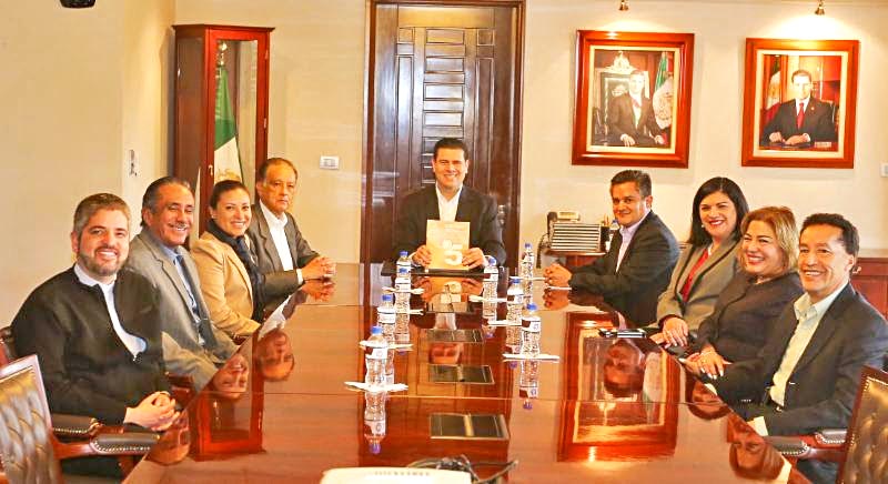 El Ejecutivo estatal recibió en su despacho al ombudsman y consejeros de la Comisión ■ foto: LA JORNADA ZACATECAS