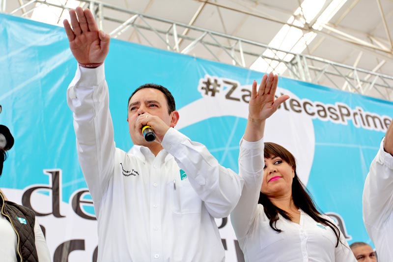 Aspecto de la toma de protesta de Alejandro Tello, candidato a gobernador ■ foto: ernesto moreno