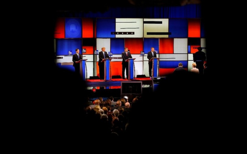 Los cuatro precandidatos republicanos, Ted Cruz, Marco Rubio, John Kasich y Donald Trump, durante el debate en Detroit. Foto Ap