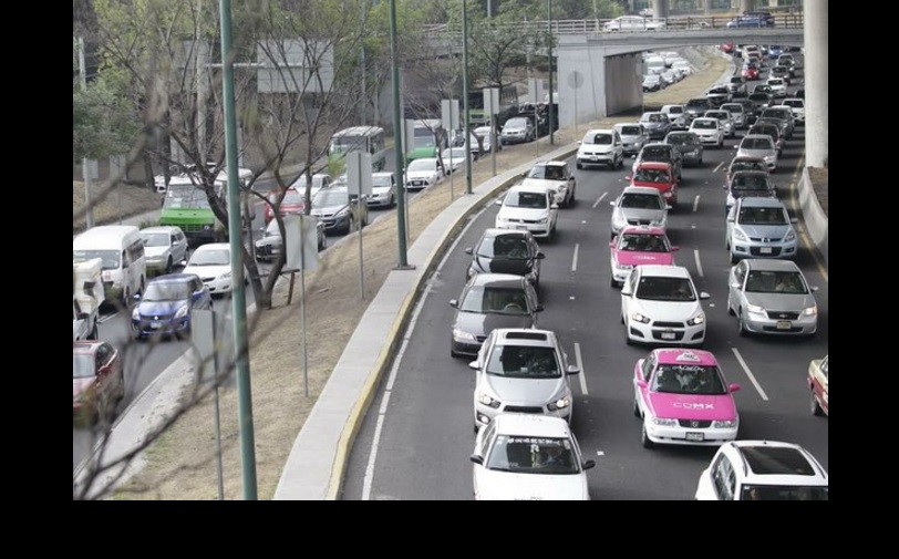 En el Valle de México circulan diariamente 4.7 millones de autos. Foto Yazmín Ortega