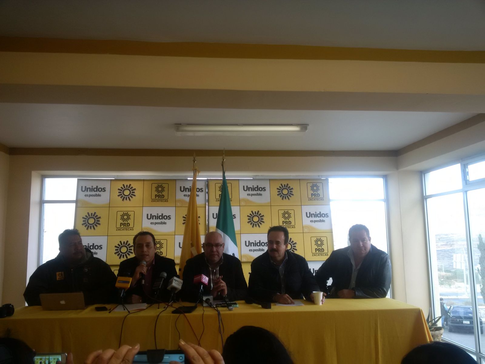 La dirigencia nacional del partido presentó de manera formal a José Antonio Estefan Garfias como abanderado de la coalición PRD-PAN, al gobierno de Oaxaca