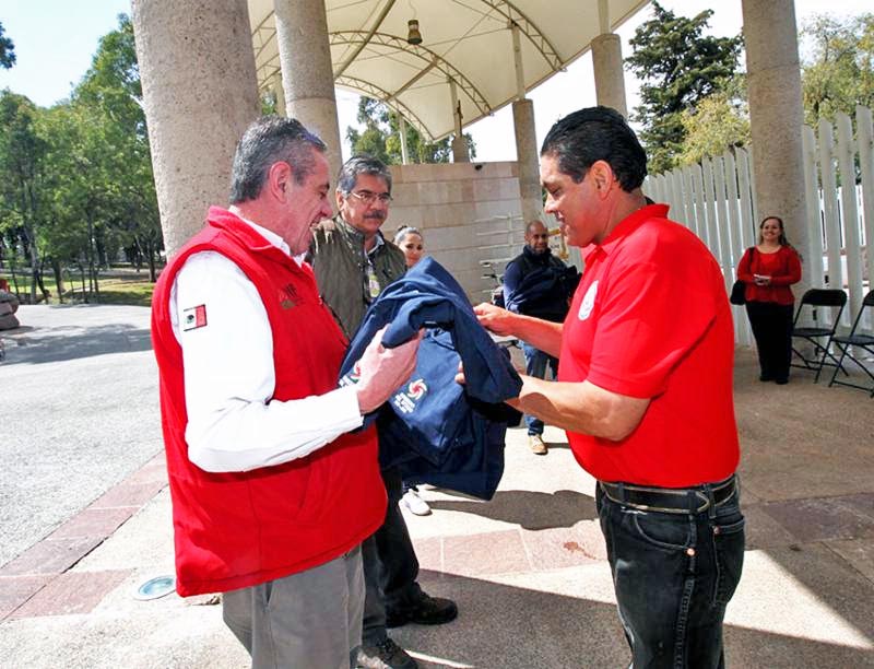Aspectos de la entrega de uniformes al personal del parque y zoológico ■ fotos: la jornada zacatecas