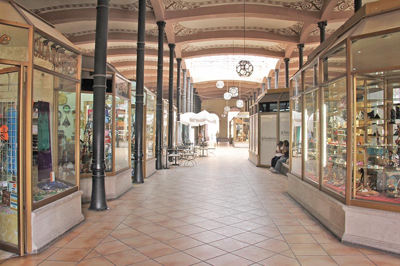 Interior del Mercado González Ortega, en la capital de la entidad ■ foto: la jornada zacatecas