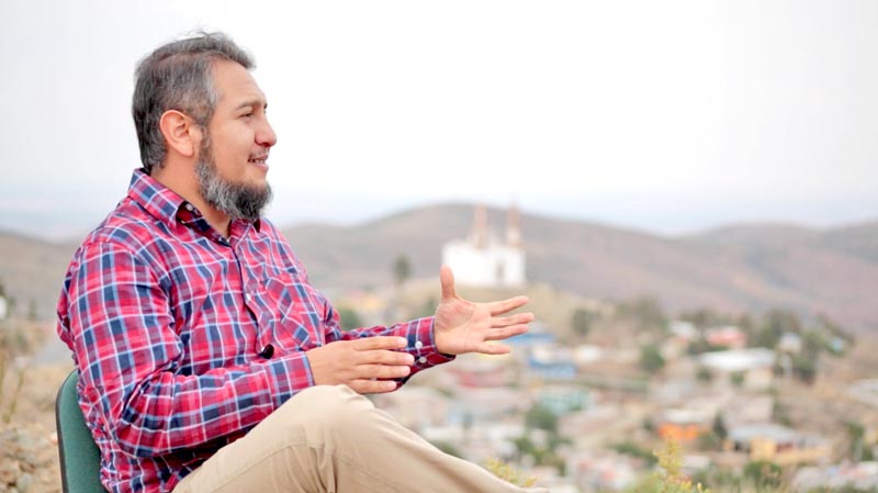 Alejandro Ortega Neri, historiador especialista en la rama de cine, participó en esta edición de Acentos, que tuvo como escenario el templo icónico de Vetagrande, El Calvario ■ foto: MIGUEL áNGEL NúÑEZ