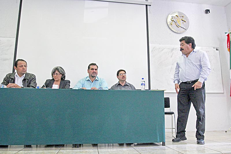 Este lunes iniciaron con la campaña en varias unidades académicas con los estudiantes y en las áreas administrativas ■ FOTO: ERNESTO MORENO