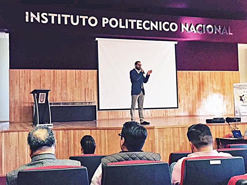 Durante el evento protocolario se llevaron a cabo conferencias impartidas por personal del Centro de Incubación de Empresas de Base Tecnológica del IPN ■ FOTO: LA JORNADA ZACATECAS