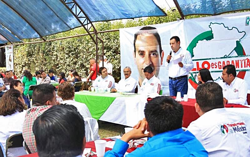 El candidato a gobernador se reunió con la estructura de promoción del voto en Guadalupe ■ foto: la jornada zacatecas