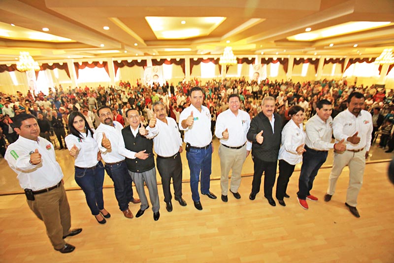 Al mitin asistieron varios candidatos de la alianza Zacatecas Primero (PRI-PVEM-Panal) ■ FOTO: LA JORNADA ZACATECAS