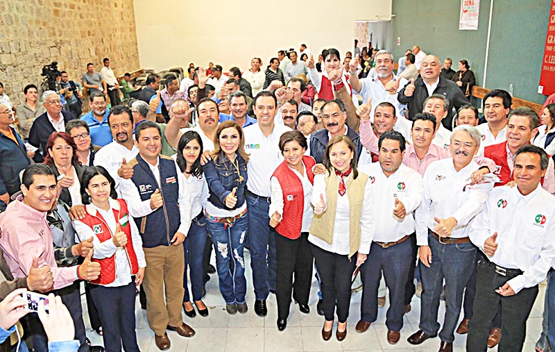 Alejandro Tello continúa sigue dialogando con diversos sectores de la sociedad ■ foto: la jornada zacatecas