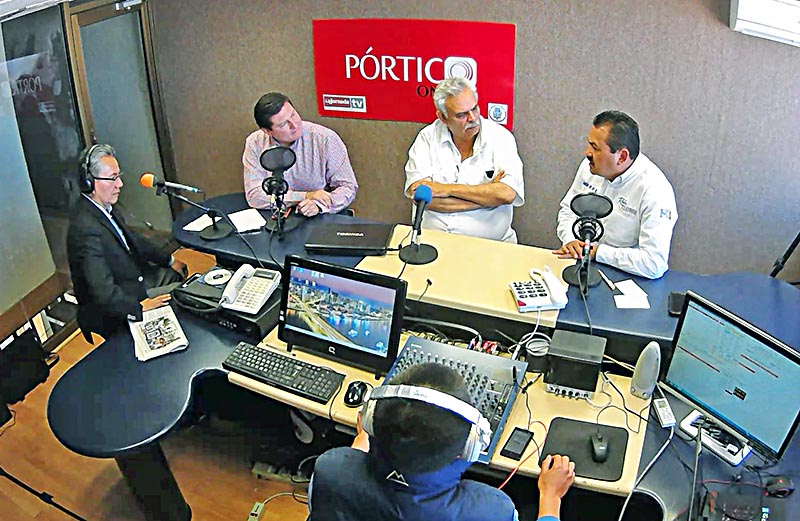 Juan Gómez, conductor de Pórtico Online tuvo como invitados a Adolfo Bonilla, Luis Medina e Ignacio Frayre ■ FOTO: MIGUEL ÁNGEL NÚÑEZ