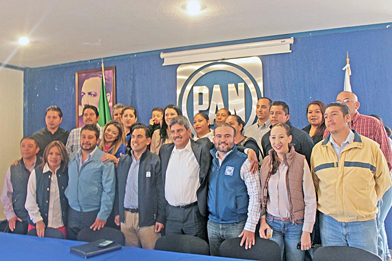 Líderes, militantes y candidatos de Acción Nacional ofrecieron conferencia de prensa para aclarar conceptos ■ FOTO: RAFAEL DE SANTIAGO