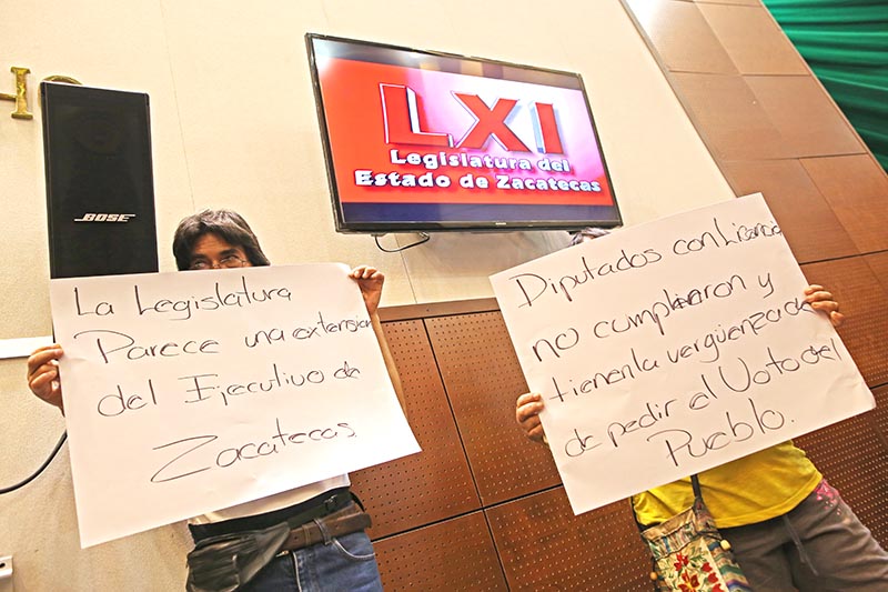 Trabajadores de Ojocaliente se manifestaron ante representantes populares ■ FOTOS: ANDRÉS SÁNCHEZ