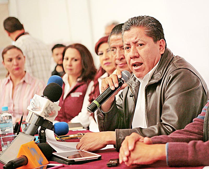 Luego de que el TEPJF le regresara su candidatura, el abanderado de Morena ofreció conferencia de prensa en su casa de campaña ■ FOTO: LA JORNADA ZACATECAS