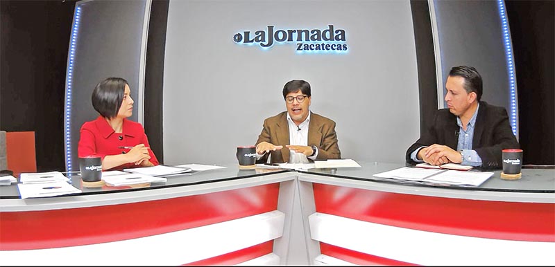 En el análisis participaron María de la Luz Domínguez, Marco Antonio Torres Inguanzo y Raymundo Cárdenas Vargas ■ FOTO: MIGUEL ÁNGEL NÚÑEZ