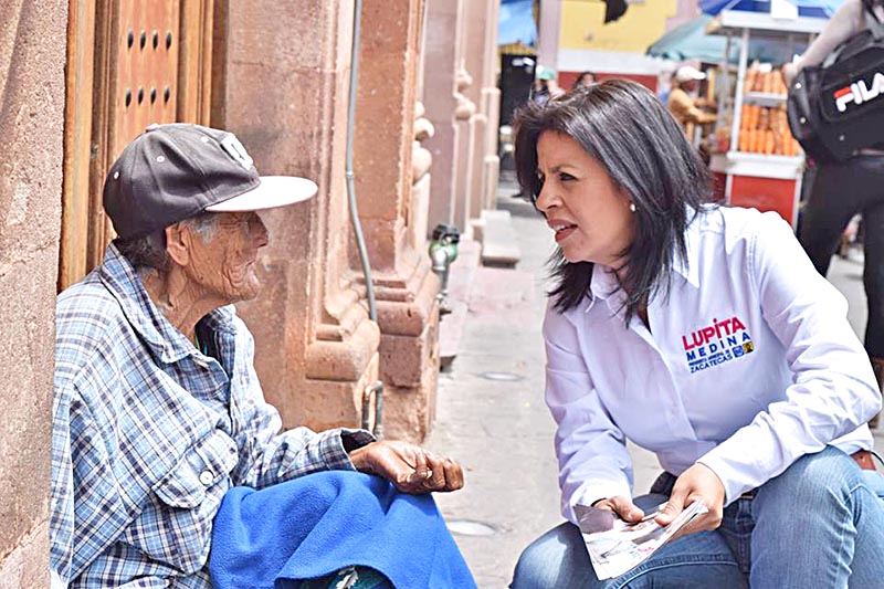 La candidata del PAN-PRD a la presidencia municipal de Zacatecas continúa con su labor proselitista en la capital ■ FOTO: FACEBOOK
