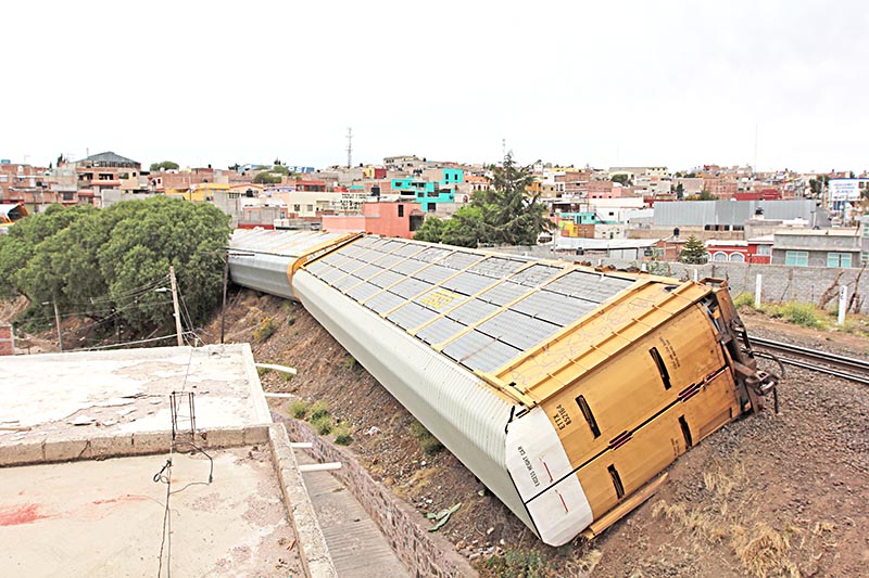 El pasado martes por tercera ocasión en seis meses ocurrió en la zona conurbada de Zacatecas un descarrilamiento de vagones del tren de la empresa Ferromex ■ FOTO: ERNESTO MORENO