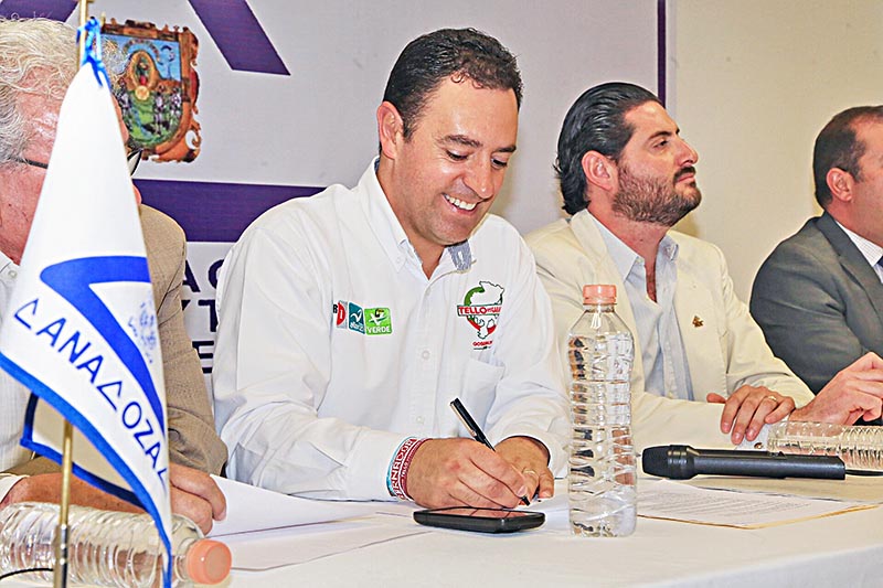 Alejandro Tello se sostuvo un diálogo con líderes y miembros de la Canacozac ■ FOTO: LA JORNADA ZACATECAS